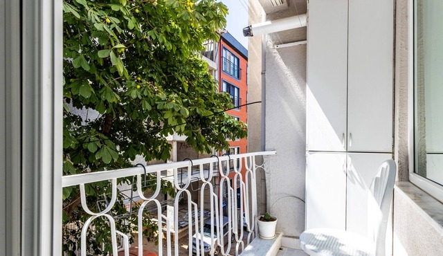 Modern Flat w Balcony 2 min to Marmaray in Kadikoy