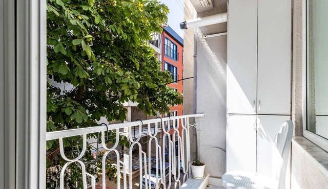 Modern Flat w Balcony 2 min to Marmaray in Kadikoy