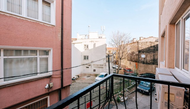 Modern Flat with Balcony in Bursa
