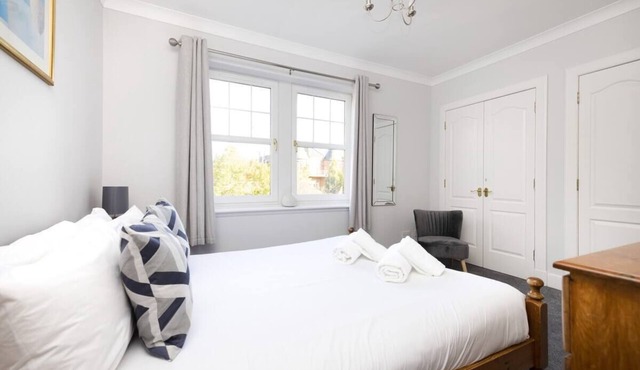 Modern Flat with Free Parking