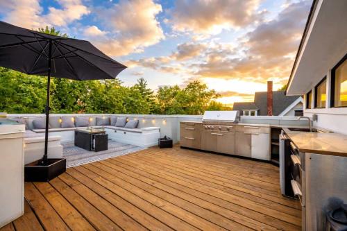 Modern Fountain Square Mansion with Hot Tub & Rooftop Patio- Family Friendly