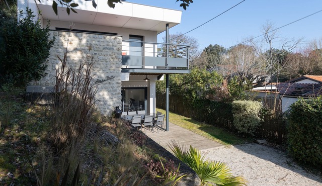Modern villa 6 to 8 pers. 100m from Royan beach