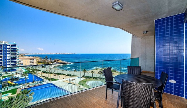 Modern front line apartment with sea views for 4 people, Gym, SPA, garage, Bennecke Yulia
