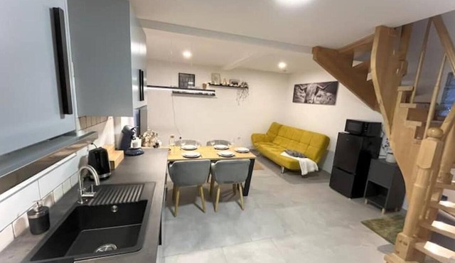 Modern furnished holiday apartment with two bedrooms and a workspace