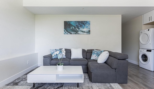 Modern Gateway Family-sized Suite in Thornhill-Maple Ridge - BC