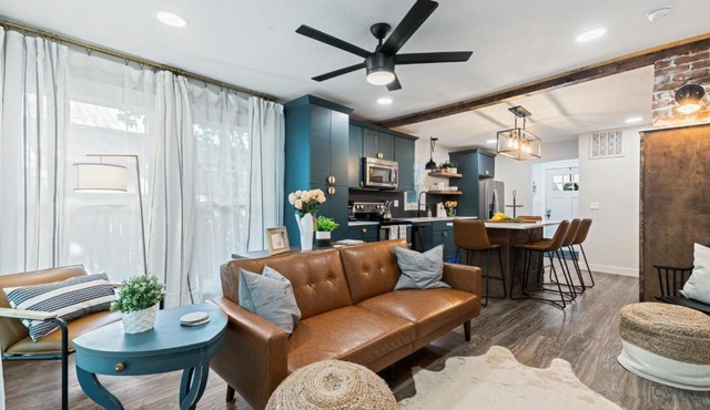 Modern Gatsby 2b15b Caldwell Near Golf Course!