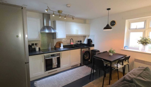Modern Ground Flat 2 Beds and 2 Sofa Beds