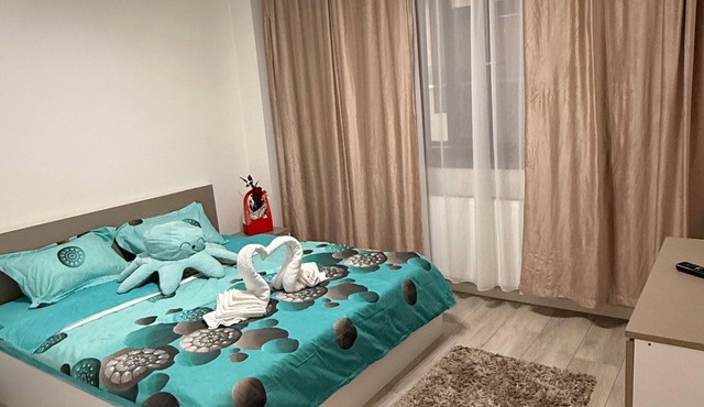 Modern Ground Floor Apartment with AC & 2 Free Parking Spaces
