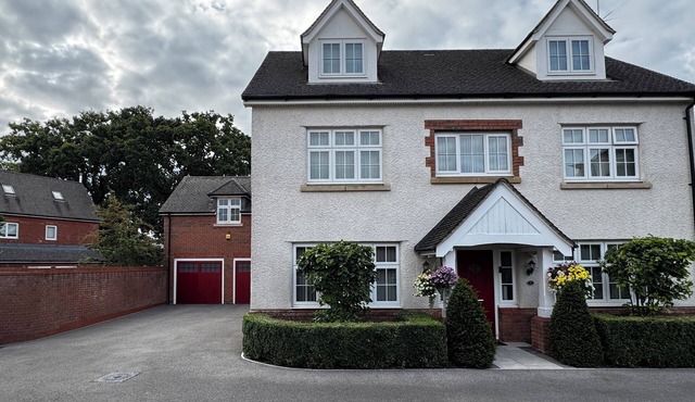 Modern Guest House in Devizes Quiet and Pleasant Location