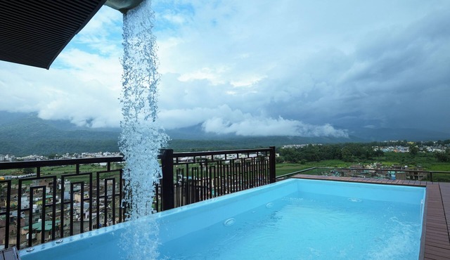 Modern , high tech 4Bhk in peaceful Rishikesh. Swimming pool , jacuzzi & steam.