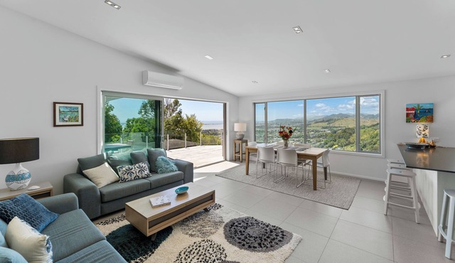 Modern Hill Top House in Richmond, Nelson | Amazing Views & Space | Sleeps 10