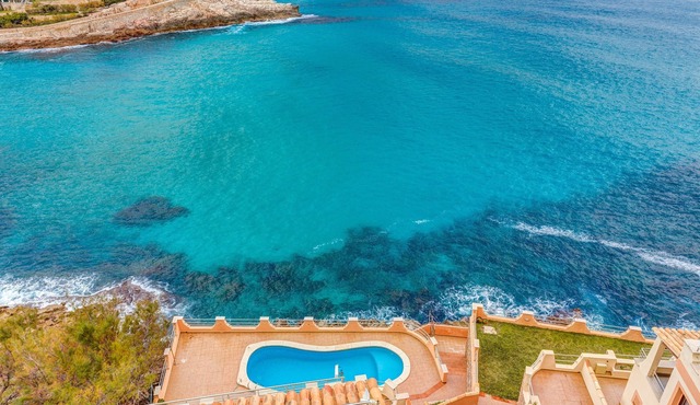 Modern Holiday Apartment with Sea View, Pool, Balconies, Air Conditioning and Wi-Fi