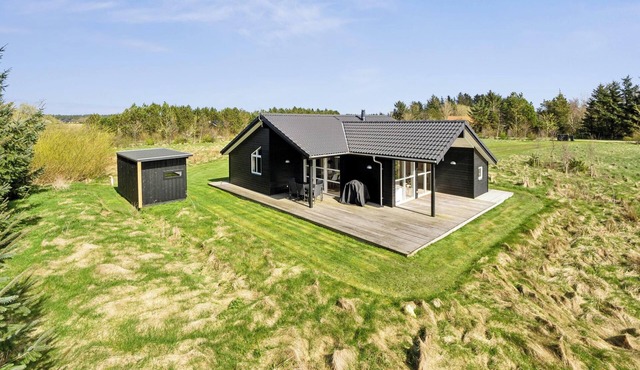 Modern holiday home from 2017, located at Lild Strand.