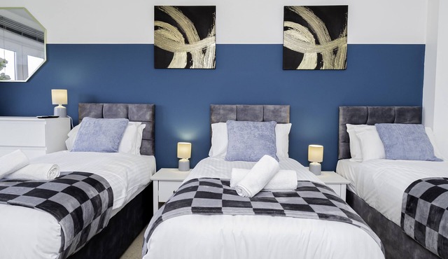 Modern Home, 9 beds for Extended Stays, Free Parking