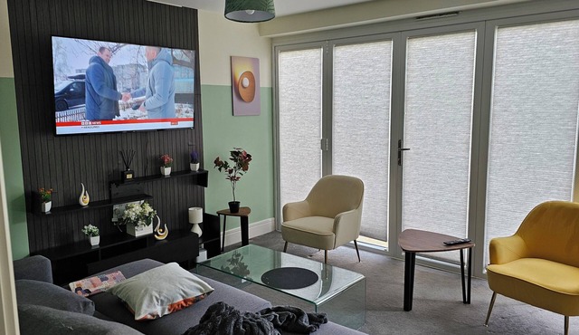 Modern Home in Quiet Environment