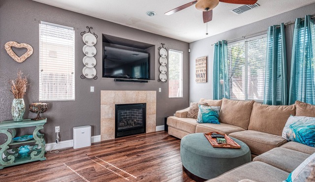 Modern Home - Self Check-In - Close to Airport