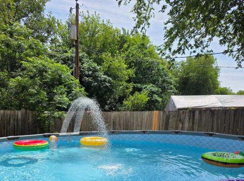 Modern Home with Backyard pool plus Mini Golf!