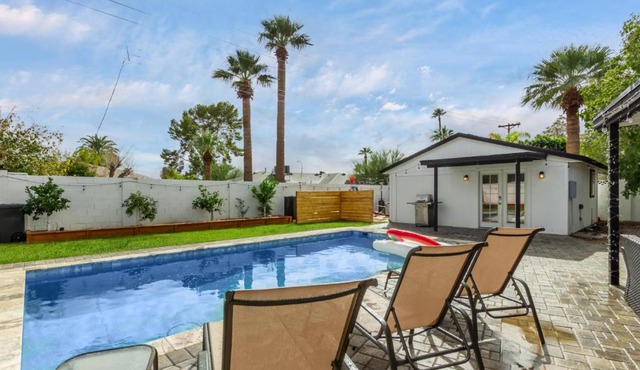 Modern Home with heated pool and guest house