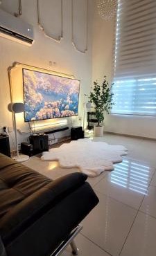 Modern Home with Parking 3ACs, 1King & 3Queen Beds Netflix PayPerView