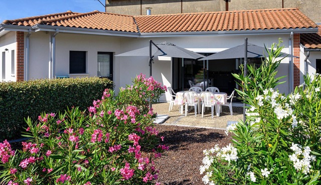Modern House in Arcachon - 4 Guests, Terrace, Parking, Near Beach & Shops
