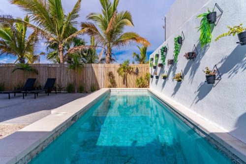Modern House, Rooftop Ocean Views & Private Pool