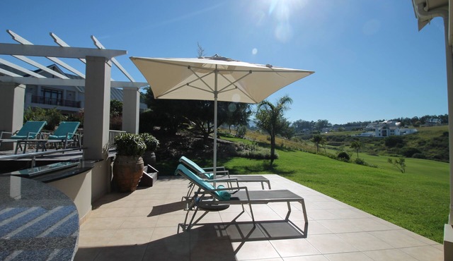 Modern house, solar-heated pool & stunning views, at Kingswood Golf Resort