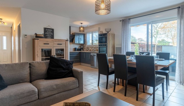 Modern House with A/C, Near Beach, Lake, and Town - Sleeps 6 - Cleaning Included