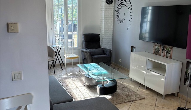 Modern house with garden telecommuting space