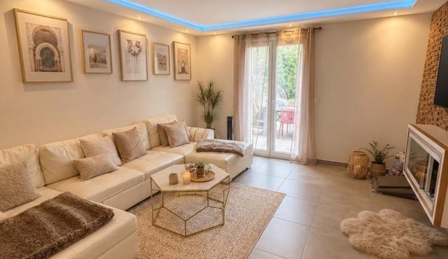 Modern House with Jacuzzi 8 guests