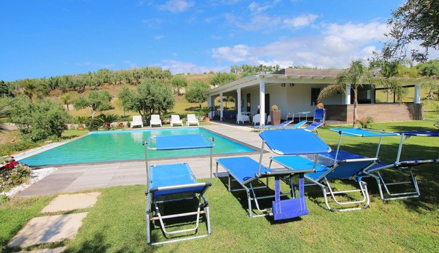 Modern property with Private Golf Practice, Private Pool, Garden, WiFi, Sea VIew