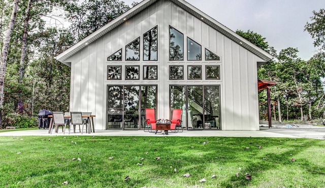 Modern Lake Home - 4 Acres - Private Lakefront - Floor to Ceiling Windows