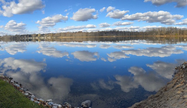 Modern lake house with sandy beach! Perfect for families/couples!