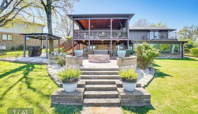Modern Lakefront Property