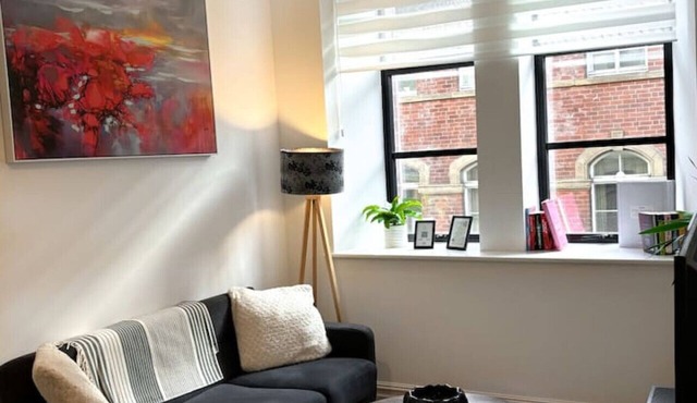 Modern Leeds Central Stay -2 min walk from station