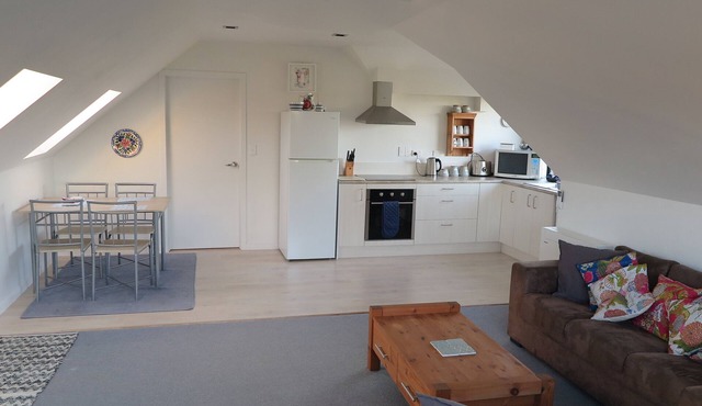 Modern, light, convenient, fully fitted space with sea views and spacious garden