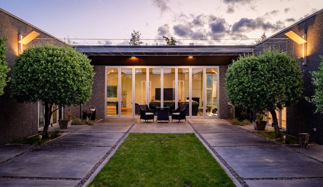 Modern Living with breathtaking views of Lake Wanaka
