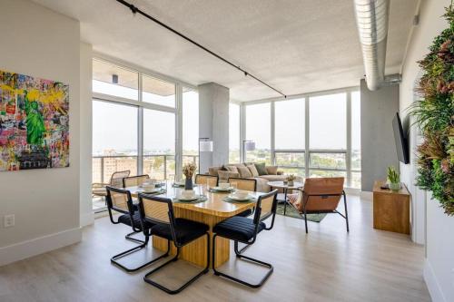 Modern Loft 15 Min from NYC with City View & Pool