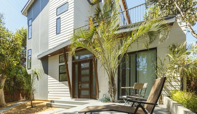 Modern Loft Rooftop Deck Venice Beach Studio Bedroom Apts by RedAwning