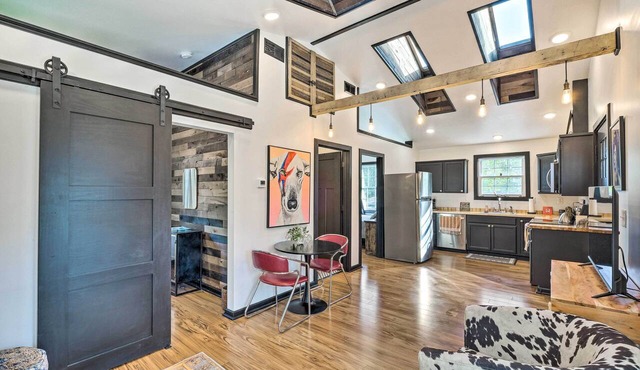 Modern Louisville Apartment w/Furnished Deck
