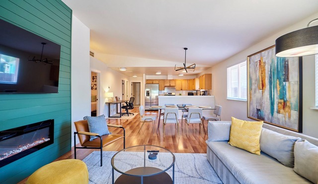 ★ Modern LUX 4 bdrm - Near Mall, Boeing, Paine Field & Eateries! ★