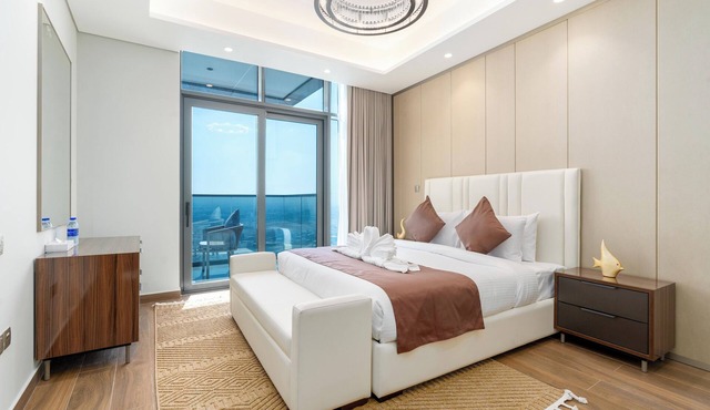 Modern Luxe 1BR Partial Burj View & King Bed