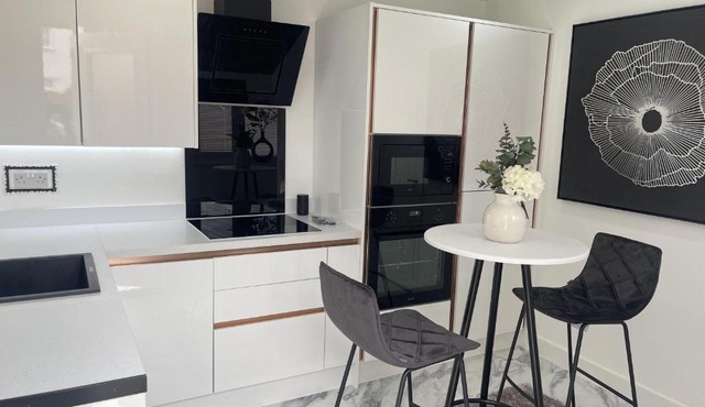 Modern-luxury 1bedroom-EnsuiteBathroom-Garden-Wifi