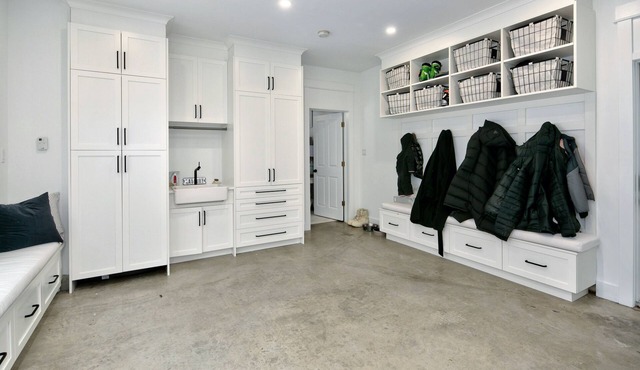 Modern Luxury Farmhouse - Seasonal/Monthly rental only