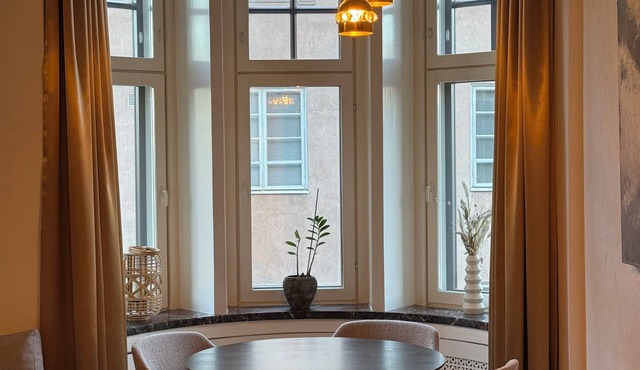 Modern Luxury Flat - Steps to Station