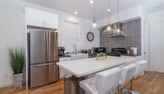 Modern Luxury House closed to San Francisco & Berkerly & DT Oakland & Alameda