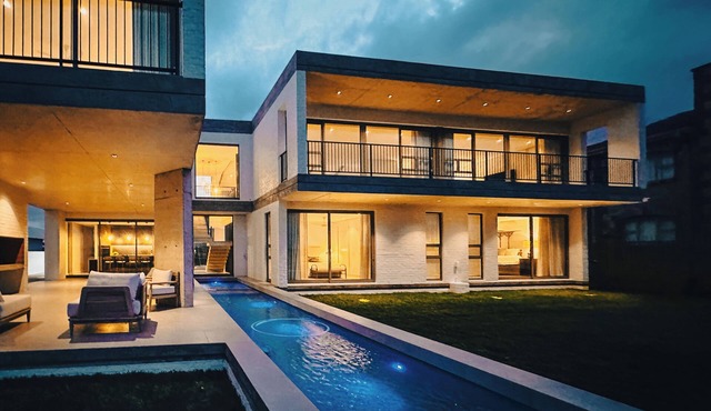 Modern luxury oceanfront Villa in Struisbaai near Southernmost Tip of Africa