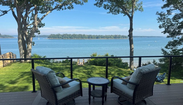 MODERN LUXURY OCEANFRONT RETREAT IN FREEPORT, 4bd, 5baths, 4500 Sq Ft