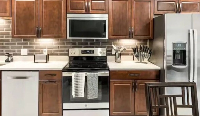 Modern Luxury Stay in Prime Location