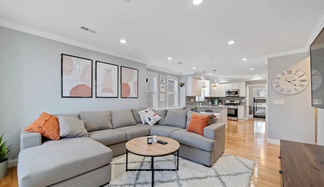 Modern/Luxury | Steps from Zoo & Golf Course