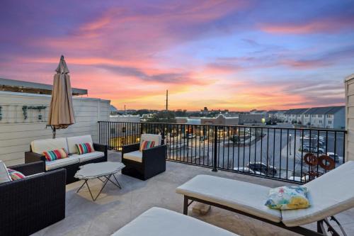 Modern Luxury Townhouse with Private Elevator and Rooftop Terrace